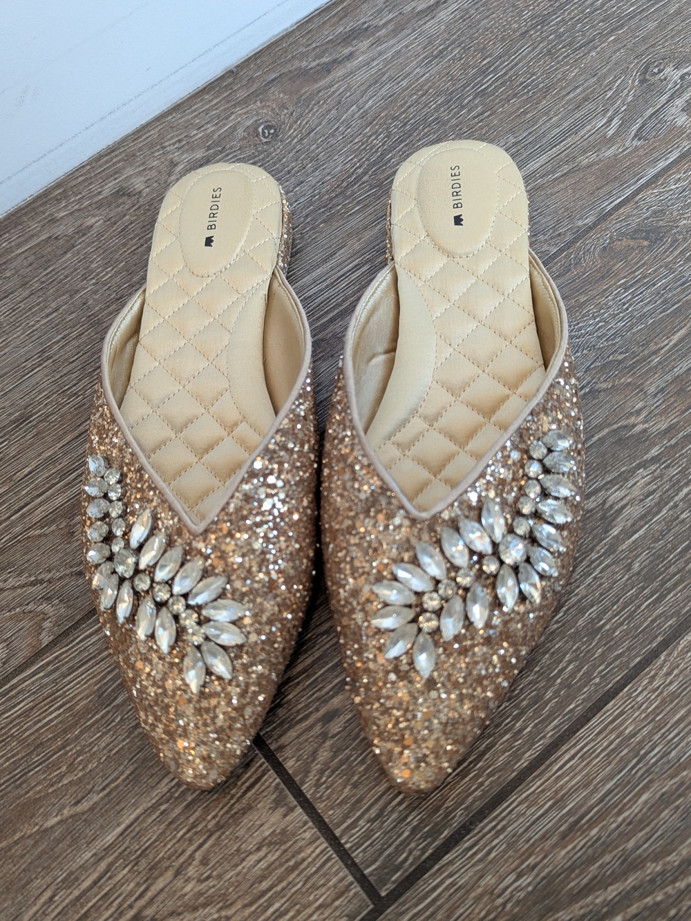 Birdies The Swan Jeweled Gold Sparkle Mule Slides NWOB Size 9.5 Glitter - Picture 4 of 12